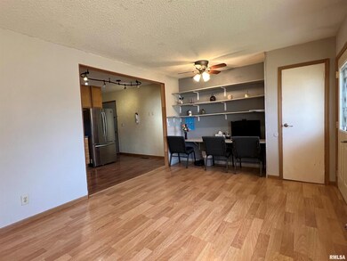 5335 Kelling St, Davenport, IA 52806 - photo 5