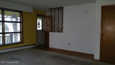 Kiving room (2)