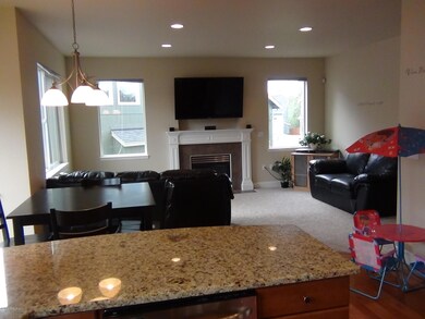 4 Breakfast Nook and Family Room