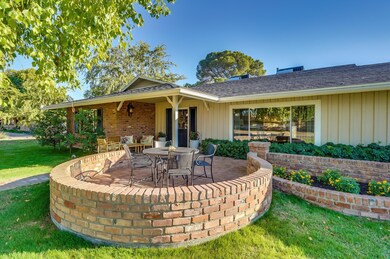 Customized Courtyard