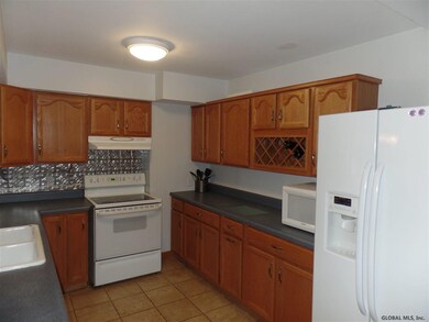 18 Chestnut Ct, Rensselaer, NY 12144 - photo 7