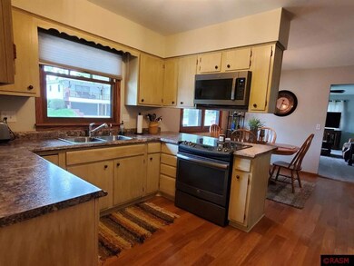 616 616 6th St N, New Ulm, MN 56073 - photo 2