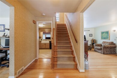 Center Entrance Colonial w/wood floors