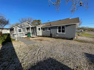 538 E Rock Island Ave, Boyd, TX 76023 - photo 2