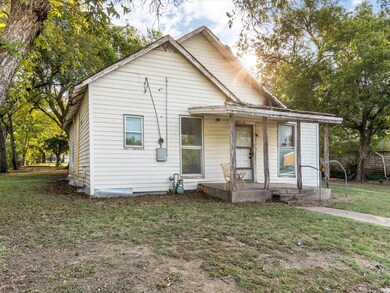 Bungalow with a front lawn