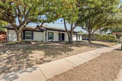 1503 Woodvine Dr, Euless, TX 76040 - photo 3