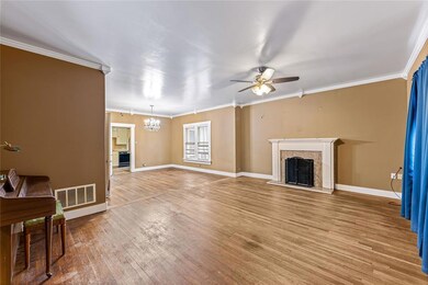 206 Bellevue Dr, Cleburne, TX 76033 - photo 4