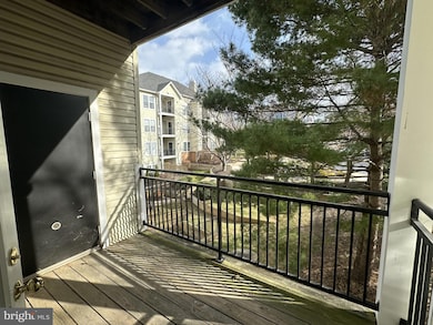 4131 Fountainside Ln unit J204, Fairfax, VA 22030 - photo 2