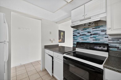 9525 Fieldview Cir unit C, Thonotosassa, FL 33592 - photo 6