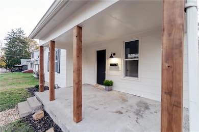 921 N 6th St, Atchison, KS 66002 - photo 3