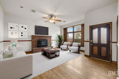 6818 W Avenue a2, Lancaster, CA 93536 - photo 3