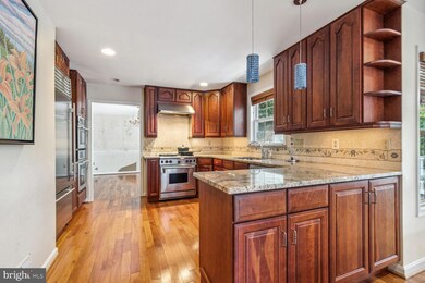 11041 Snowshoe Ln, Rockville, MD 20852 - photo 3