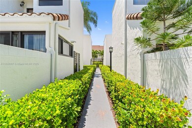 21200 Harbor Way unit 11811, Miami, FL 33180 - photo 5