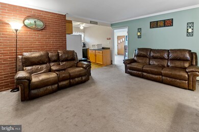 16 Roundwood Ln, Levittown, PA 19055 - photo 7