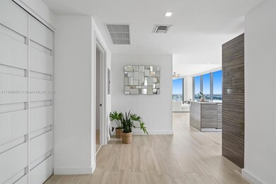 Icon Bay unit 3508, Miami, FL 33137 - photo 3