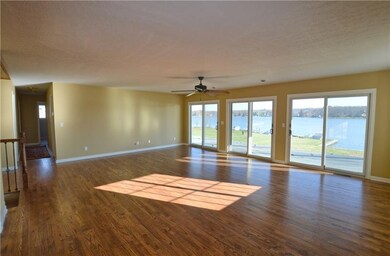 Huge living room with brand new 3/4