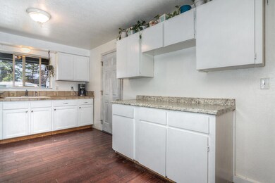 Evergreen Ave SW 2522 (7 of 25)