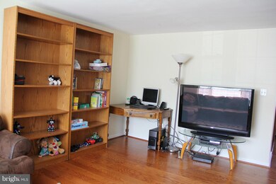 13874 Laura Ratcliff Ct, Centreville, VA 20121 - photo 6