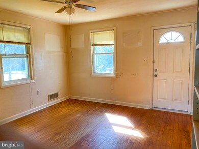 2926 Virginia Ave, Halethorpe, MD 21227 - photo 2