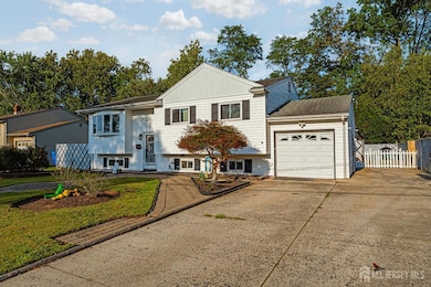 124 Cindy Ct, Middlesex, NJ 08846 - photo 2