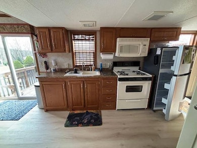 S7-663 Bob White Ln unit S7-663, Eagle Lake, PA 18424 - photo 4