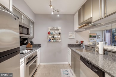 The Fallswood, Rockville, MD 20852 - photo 4