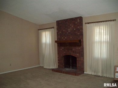 1523 W 47th St, Davenport, IA 52806 - photo 7