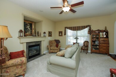 4619 cindy st-105