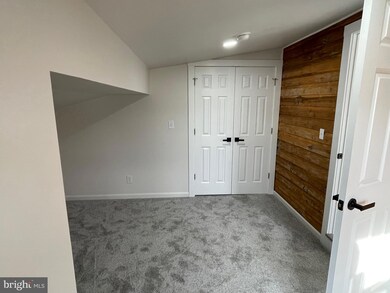 8 Chapman St unit 2, Berkeley Springs, WV 25411 - photo 3