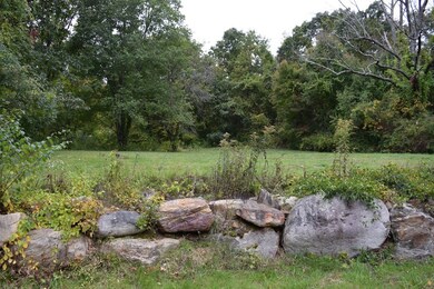 328 W Sutton Rd, Sutton, MA 01590 - photo 3
