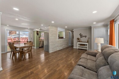 2220 E Sylvan Cir, Brandon, SD 57005 - photo 6