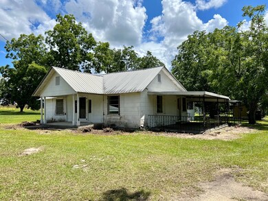 444 Benjamin H Hill Dr SW, Fitzgerald, GA 31750 - photo 2