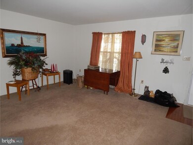 1023 Whitford Dr, Reading, PA 19605 - photo 5