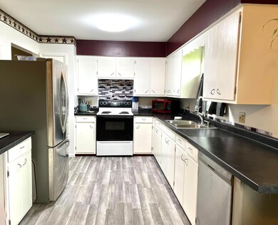 160 Hillcrest Dr, Circleville, OH 43113 - photo 3