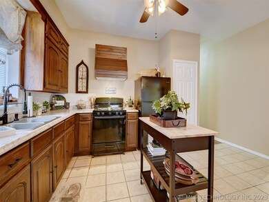 718 3rd St NE, Ardmore, OK 73401 - photo 3