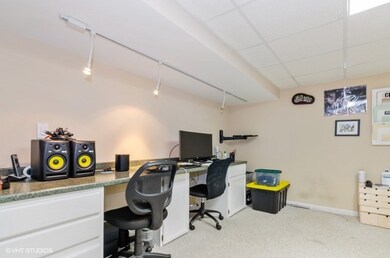 601 Fairway View Dr, Algonquin, IL 60102 - photo 7