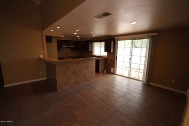 Kitchen & Eating Area
