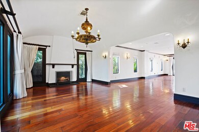 309 N Doheny Dr, Beverly Hills, CA 90211 - photo 4