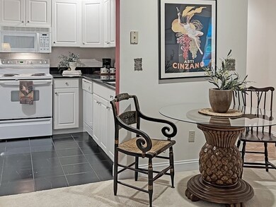 53 Warren St unit 116, Newburyport, MA 01950 - photo 6