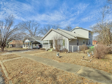 1123 E 9th St, Okmulgee, OK 74447 - photo 2