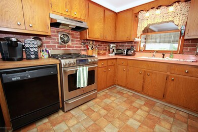 460 Admiral-Kitchen3