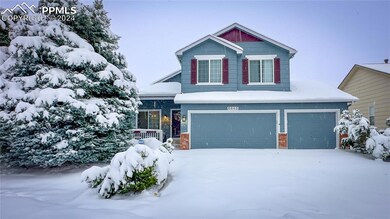 Craftsman house with a garage