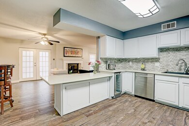 10315 Briar Forest Dr unit 215, Houston, TX 77042 - photo 4