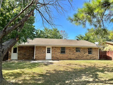 1508 Patricia Dr, Gainesville, TX 76240 - photo 2