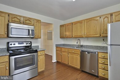 6004 Liberty Bell Ct, Burke, VA 22015 - photo 6