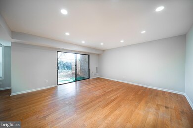 864 Quince Orchard Blvd unit T1, Gaithersburg, MD 20878 - photo 3