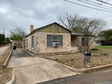 506 W Burbank St, Fredericksburg, TX 78624 - photo 6