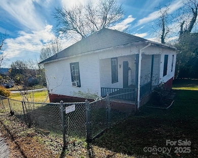 45 Gladden St, Marion, NC 28752 - photo 4