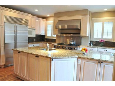 Kitchen. Cook on your Viking stove and keep things