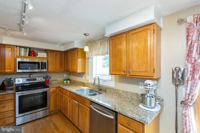 6571 Whetstone Dr, Frederick, MD 21703 - photo 4